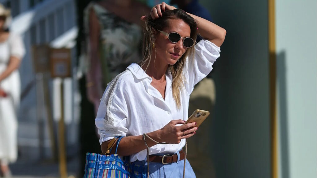 La chemise en lin peut changer complètement d'allure