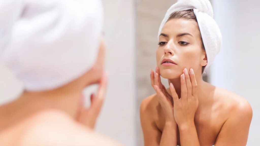 Pourquoi la peau change-t-elle après 30 ans