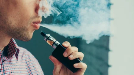 Bien débuter avec la cigarette électronique : du choix du matériel à celui de l’e-liquide Bien débuter avec la cigarette électronique : du choix du matériel à celui de l’e-liquide