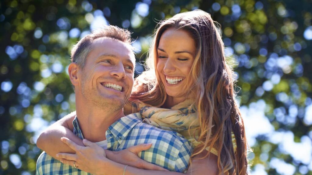 couple heureux nature