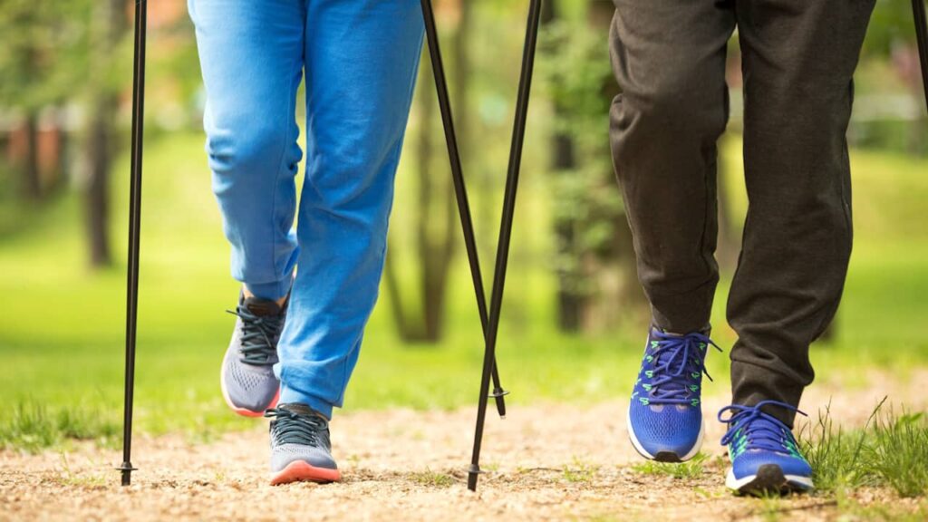 marche nordique focus jambes batons