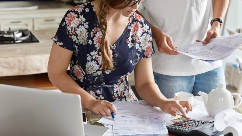 paperasse administratif couple