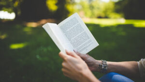 Rentrée littéraire, prix Goncourt… Comment se procurer des livres français quand on vit loin de l'Hexagone ?
