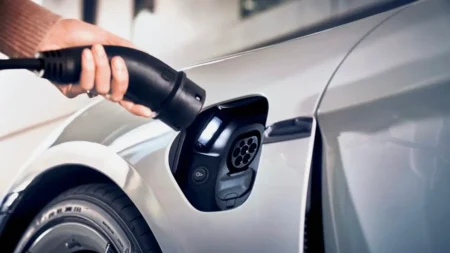 En août, l’électrique a atteint 38 % du marché automobile français : le détail qui surprend le plus, ce n’est même pas ce chiffre Voitures électriques à 38 % du marché : le vrai chiffre qui surprend