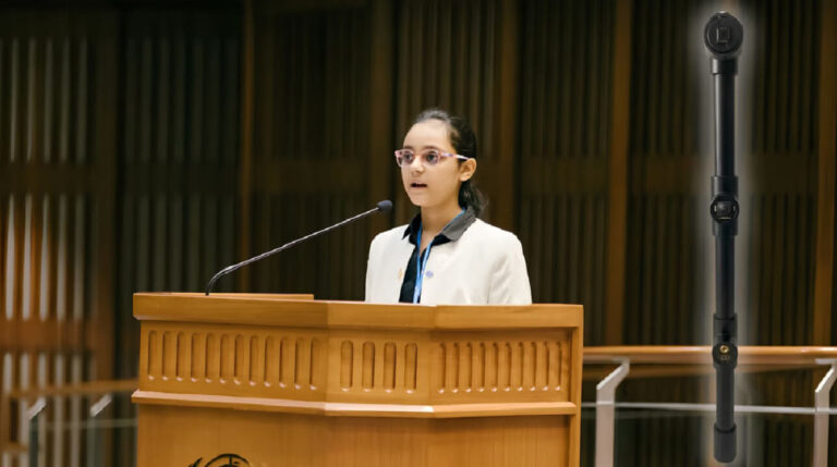 Cette fillette de 11 ans a conçu une canne intelligente à IA et l’a présentée à l’ONU