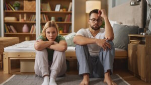Les petites habitudes qui éloignent progressivement les couples sans qu'ils s'en rendent compte
