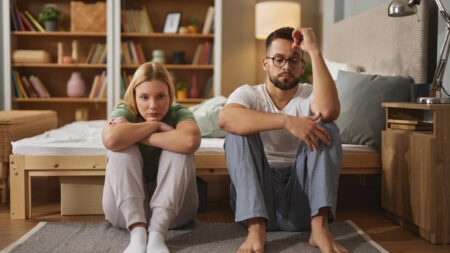 10 mauvaises habitudes qui éloignent progressivement les couples sans qu’ils s’en rendent compte Les petites habitudes qui éloignent progressivement les couples sans qu'ils s'en rendent compte