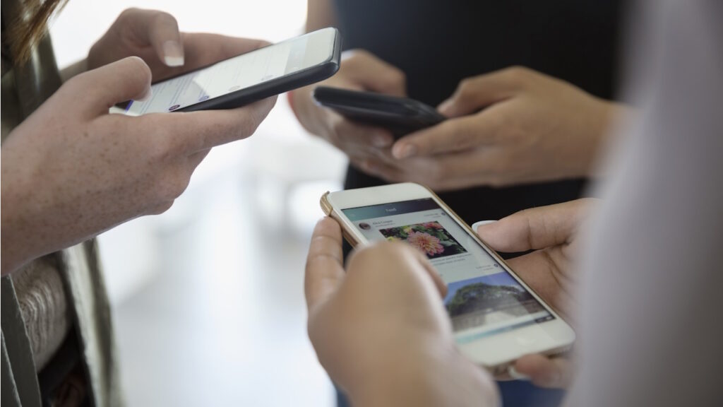Les réseaux sociaux habituent notre cerveau à changer rapidement de sujet