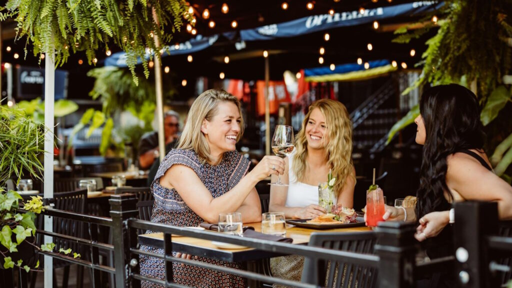 Manger systématiquement dans les restaurants touristiques