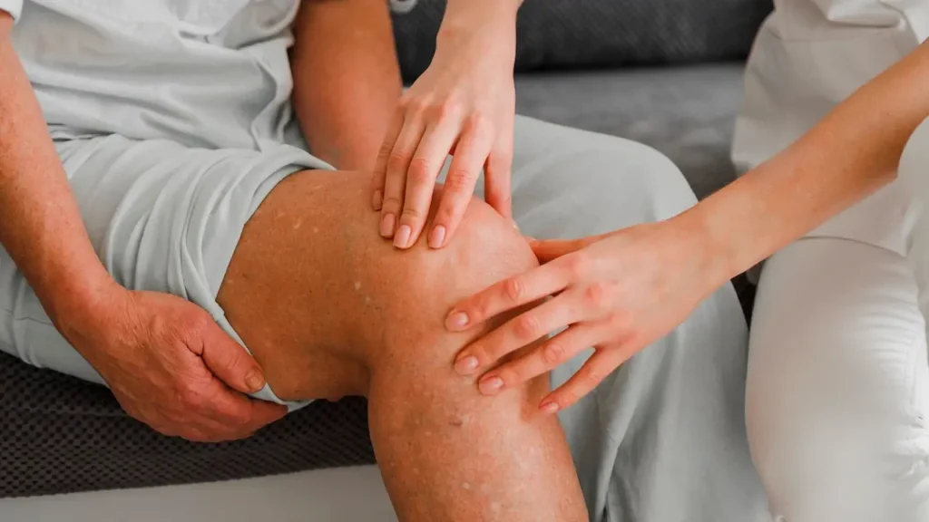 Arthrose du genou : quels gestes pour soulager la douleur ?