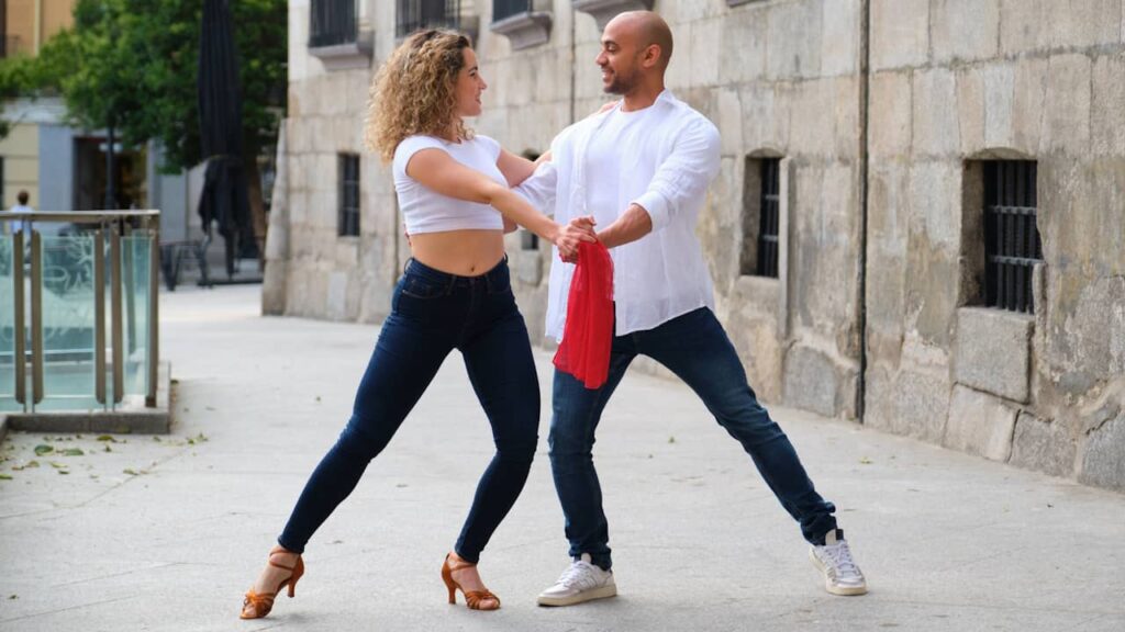 couple danseurs salsa