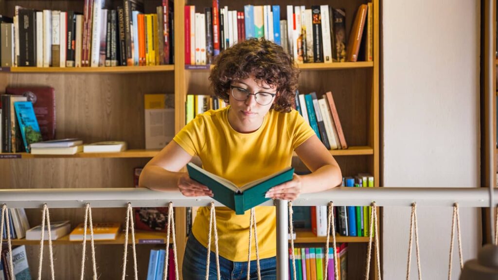 femme lecture livre