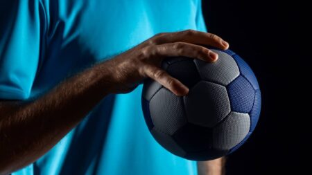 Home Ball : découvrez ce nouveau sport de ballon où un seul tir peut tout changer homme ballon