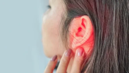 Vos oreilles chauffent sans raison ? Ce que dit la superstition (et ce que votre corps essaie vraiment de vous dire) Oreilles qui chauffent : signification et vraies explications