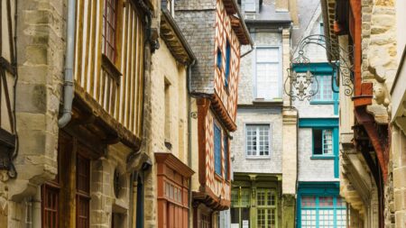 Poil, Glandage, Vatan… ces 8 noms de villes et villages français qui sont très cocasses rues francaises