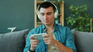 Streaming, jeux, applis : comment mieux choisir ses loisirs numériques ?