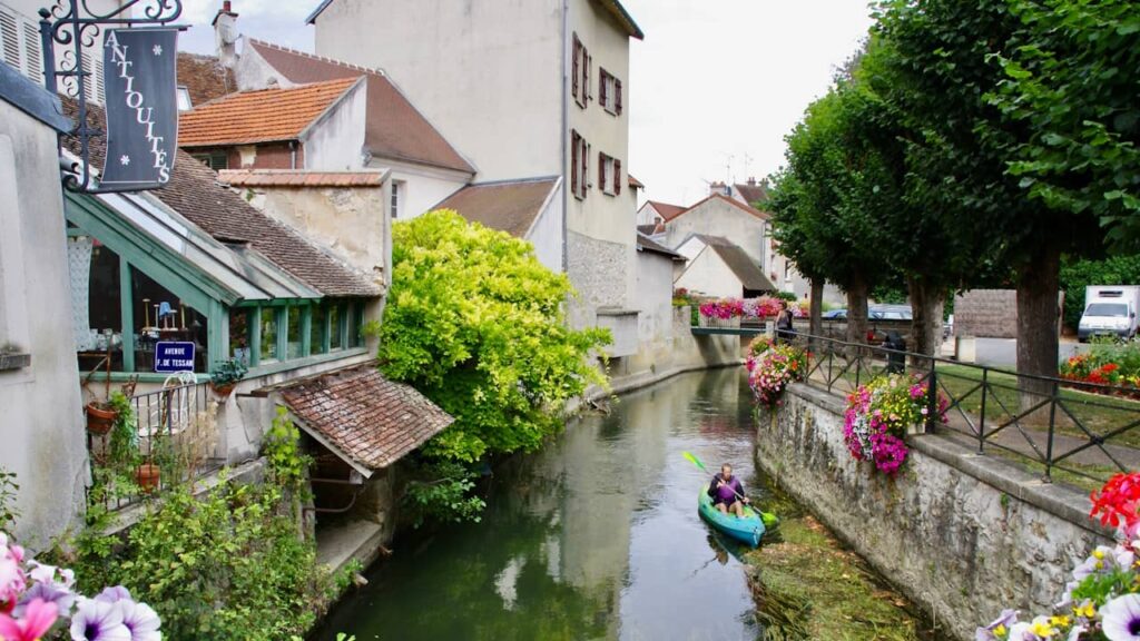 village francais canal