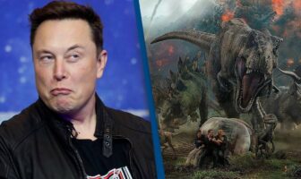 Elon Musk à côté d'un dinosaure